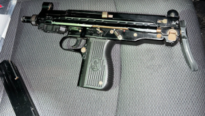Officers find sub-machine gun after pulling over suspected impaired driver in Scugog, Ont.