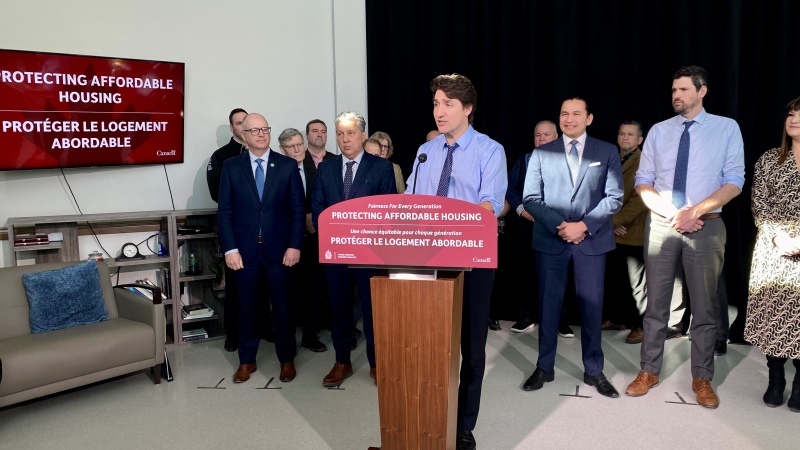 Trudeau says provinces must price carbon as Manitoba eyes alternative to federal plan