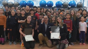 Teen swimmers from Dorval, Que. honoured for saving British man in Barbados