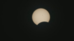 Total solar eclipse now at its peak in Ontario