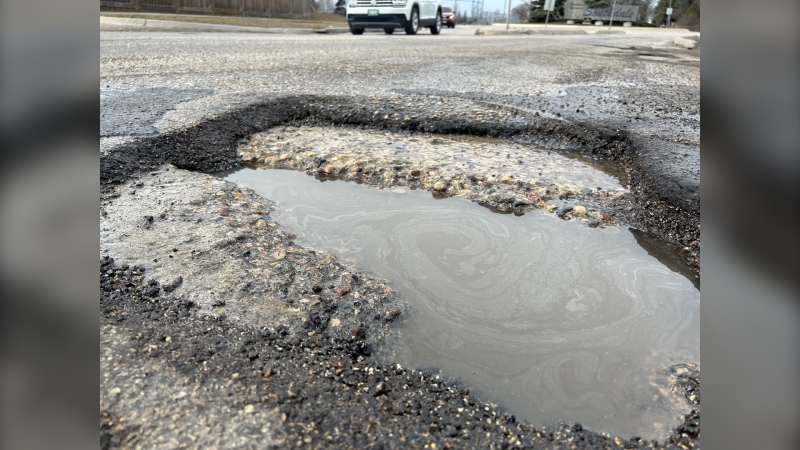 Pothole claims skyrocketing after Winnipeg’s mild winter