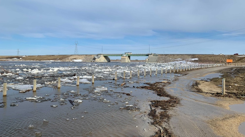 Thousands of litres of raw sewage leak into Red River Floodway