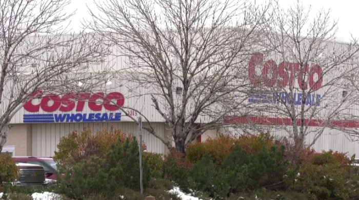 High traffic at bustling Winnipeg Costco prompts calls for traffic light