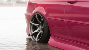 Flat tire on a highway? Here's why you shouldn't try to fix it