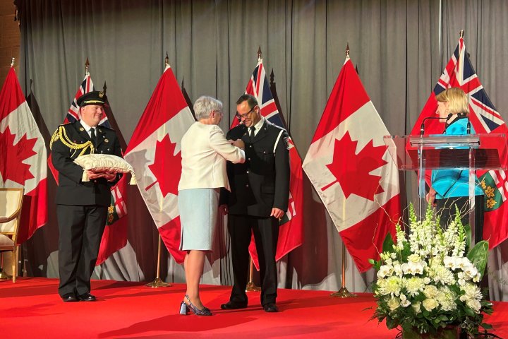Off-duty paramedic honoured after rescuing injured police officer during snowstorm