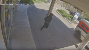 Video shows suspects fleeing scene after shooting in Hamilton