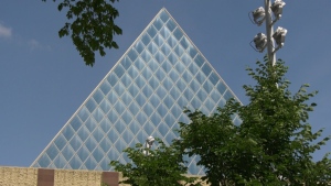 Edmonton police commission, city council need to 'get back together': chair