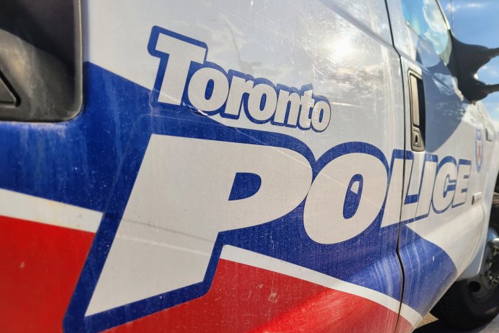 Late night Toronto shooting sees 2 men walk into hospital with gunshot wounds