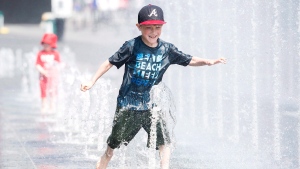 Don't leave kids alone in cars or pools during Montreal heat wave: health officials