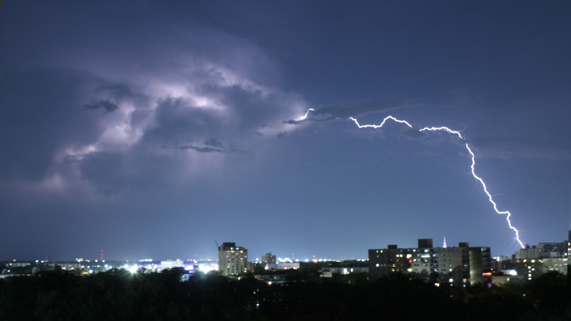 Potential for baseball-sized hail as severe thunderstorm warnings hit Manitoba