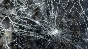 Mounties search for man who smashed woman's windshield with axe on Vancouver Island