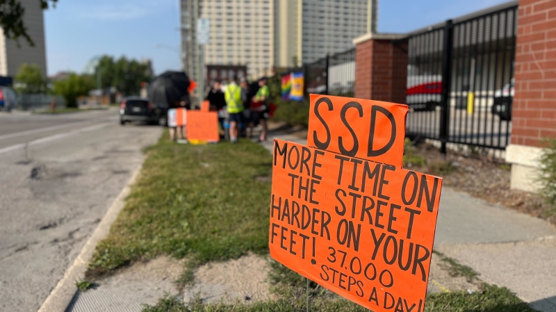 Winnipeg postal workers calling for safer working conditions