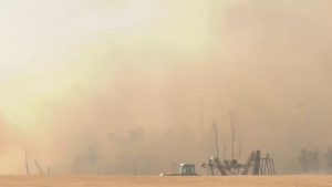 Crews battle quickly-spreading grass fire south of Saskatoon