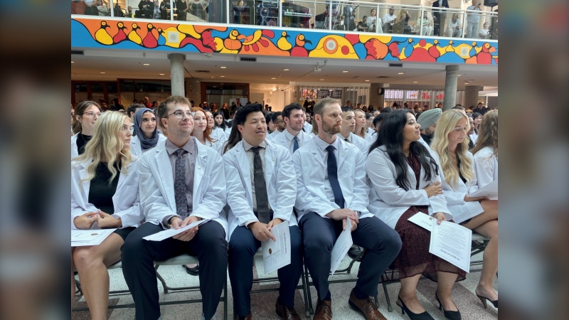 U of M welcomes the largest class of medical students at white coat ceremony