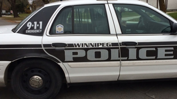 Winnipeg police search for 3 suspects in downtown robbery