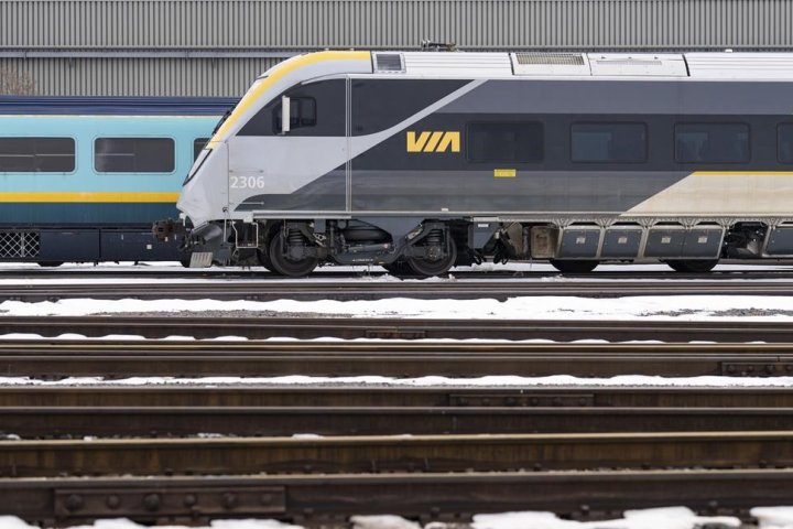 After passengers stranded for 10 hours in Quebec, federal transport minister to meet with Via Rail