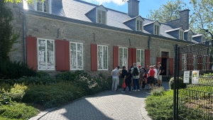 Montreal's Plan to Eliminate Tour Guide Licensing Sparks Concerns Over Tour Quality