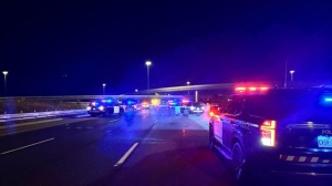 1 driver injured, another arrested after crash on Hwy. 401 in Mississauga: police