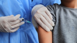 Alberta lowering age of kids who can be vaccinated by pharmacists