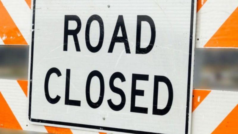 Crash closes Manitoba highway