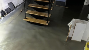 Water main break causes massive flooding at West Island food bank