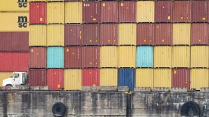 Port of Montreal: dockworkers and employers' association in mediation