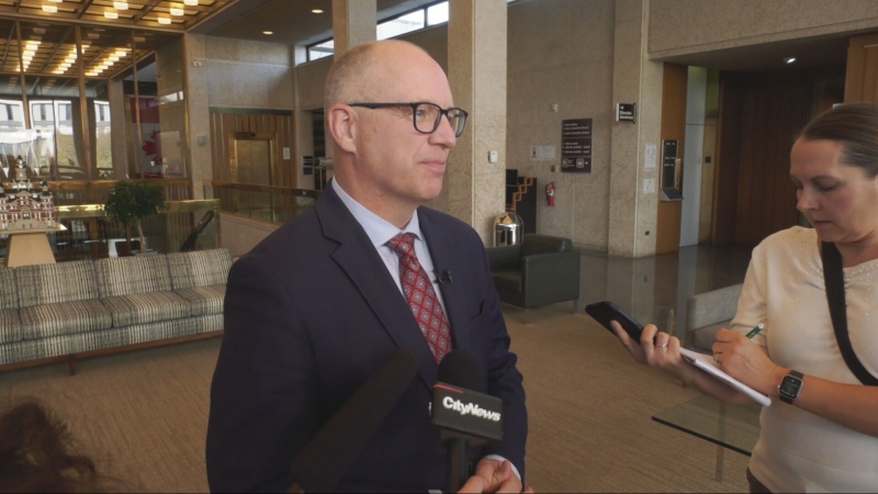 Winnipeg mayor calls for fourth emergency service focused on mental health