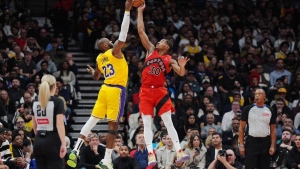 Lakers' LeBron James, Anthony Davis happy Vince Carter is being honoured by Raptors