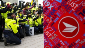 Canada Post strike costs small businesses $76 million per day, association says