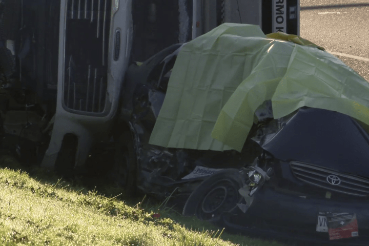 1 dead, 1 seriously injured in early morning Surrey crash