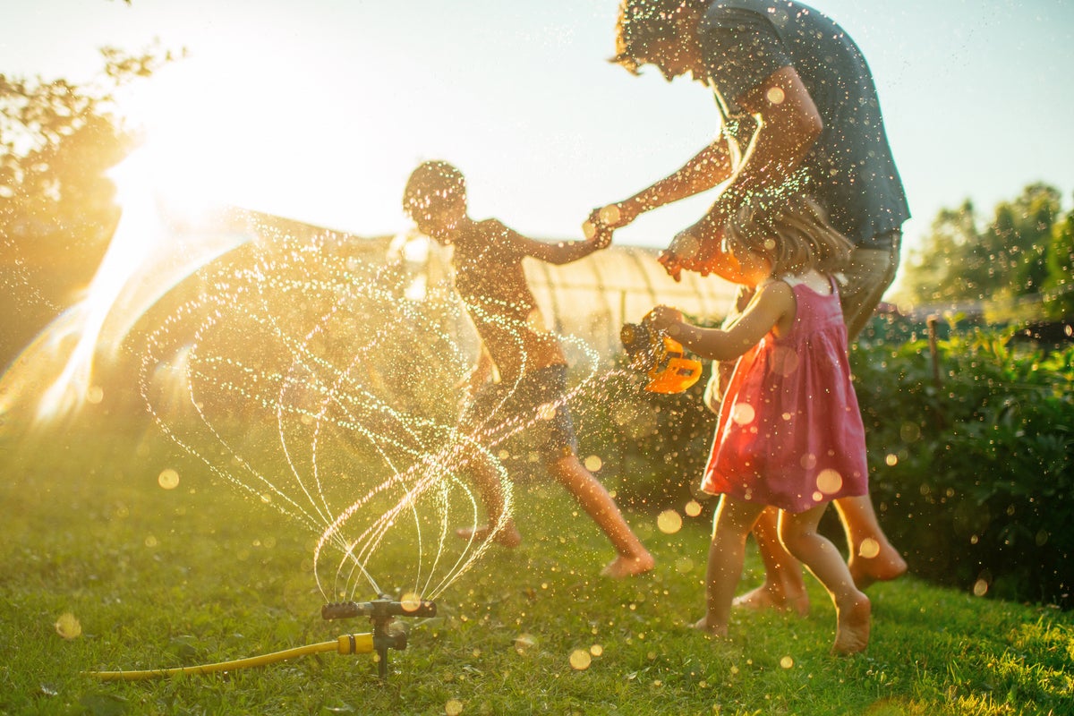 Nostalgic parents are trying to recreate a boring, screenless, ‘90s summer for their kids