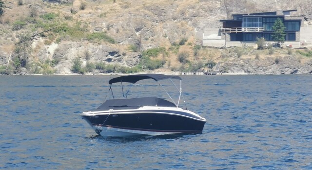 Boat with Alberta registration adrift in middle of Okanagan Lake
