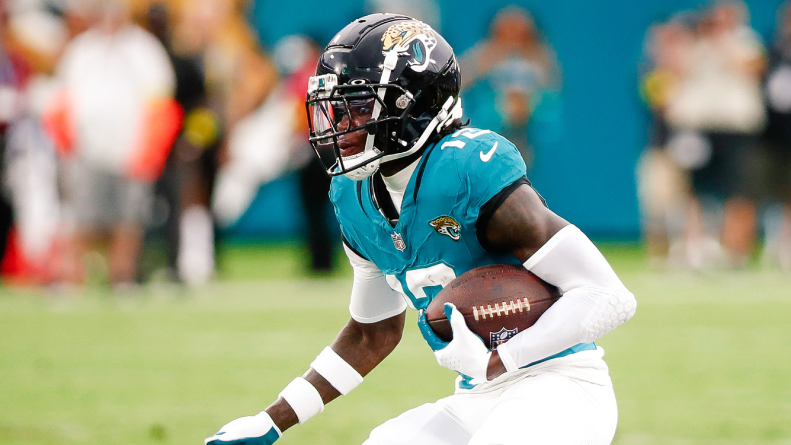 Jaguars’ Travis Hunter plays both sides of ball in preseason debut 