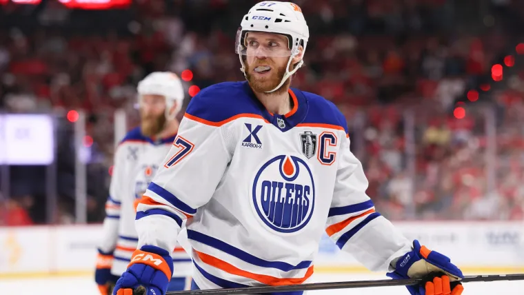 NHL insider provides update on contract negotiations between Connor McDavid, Oilers