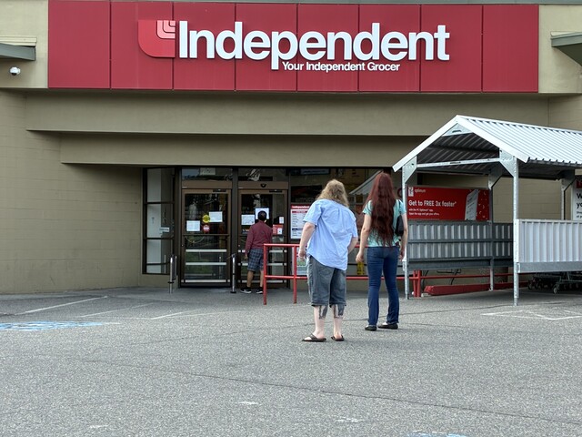 Suspected bear spray forces brief closure of Kelowna grocery store