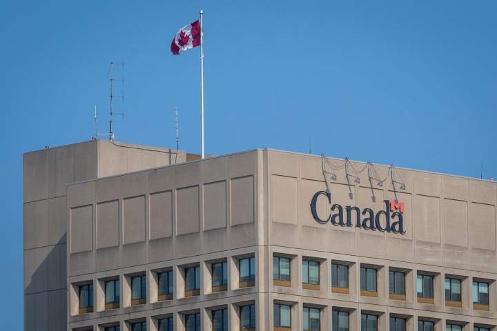 Department of National Defence using U.S. cloud services