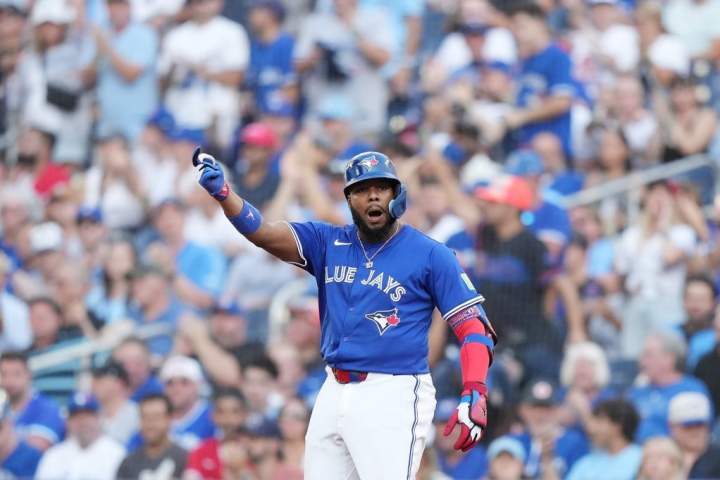 Blue Jays thump Yankees 10-1 in series opener