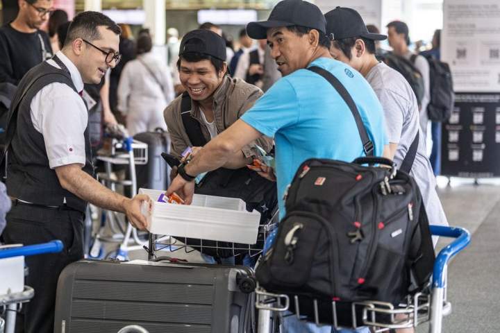 Flights from Canada to U.S. fell in September, but spiked elsewhere: data