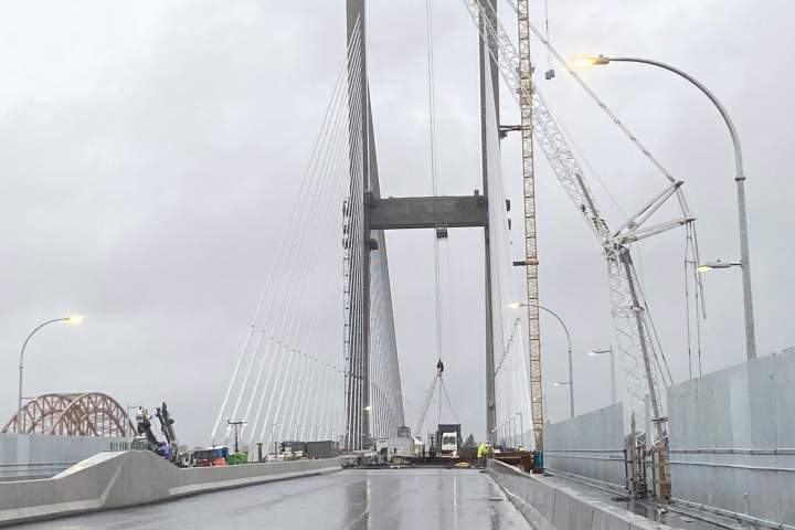 New stal̕əw̓asəm Bridge to open 1 lane on Christmas Eve