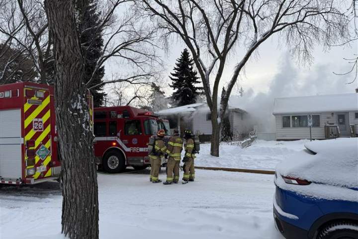 1 person dead after early-morning Edmonton house fire