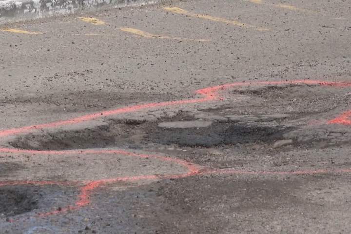 City of Calgary says wild weather swings have pothole crews playing catch-up