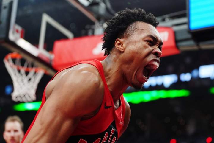 Barrett sinks game-winning three-pointer