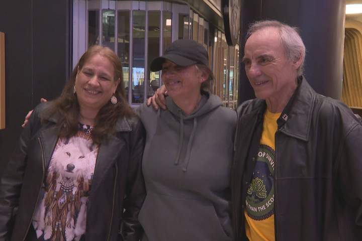 Siblings separated by ’60s Scoop meet for 1st time: ‘The heart is just bursting’