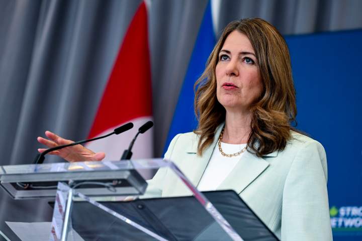 Danielle Smith to address Alberta as separatists issue referendum threat