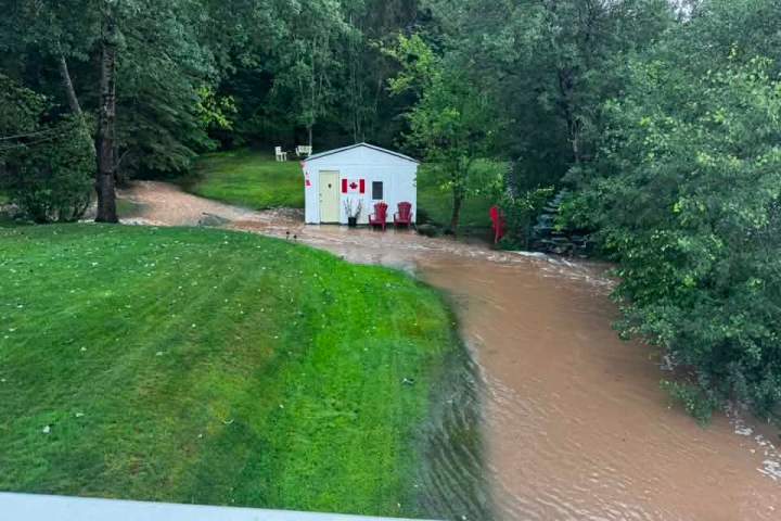 Raging storm batters cottage country straddling Manitoba-Ontario border