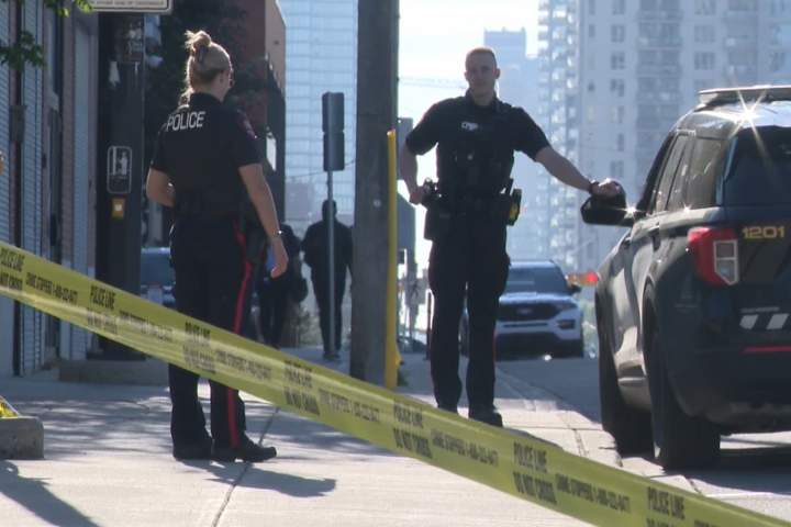Man in hospital with serious injuries after being assaulted in downtown Calgary