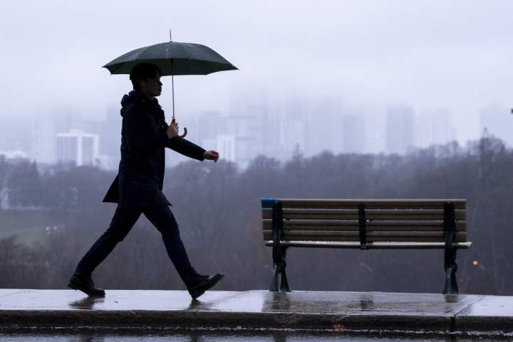 ‘Heavy rainfall’ begins in Toronto with severe thunderstorm warning in place