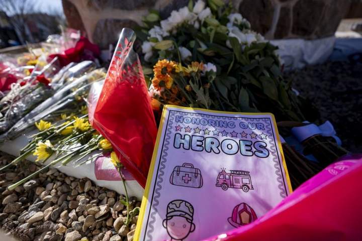 ‘Hurting’: Vigil in Wainwright, Alta., for soldiers caught in deadly fire